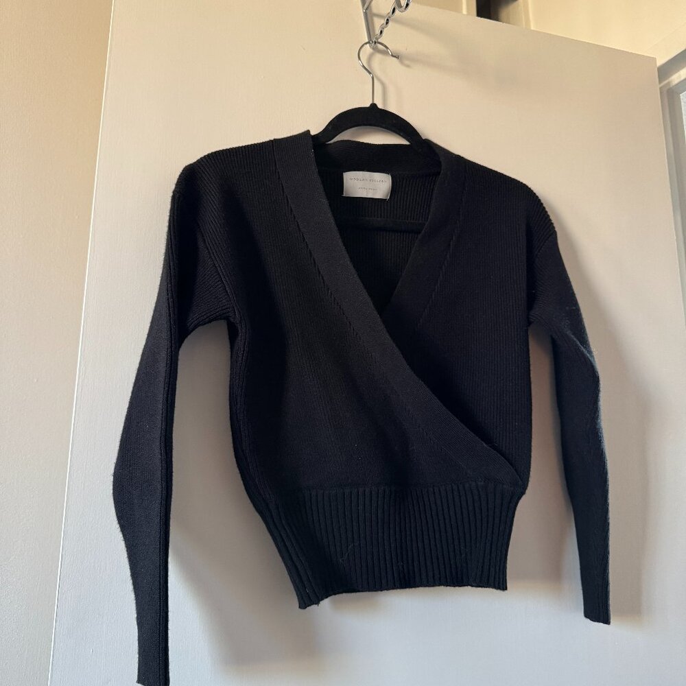 Modern Citizen Tamara V-Neck Cropped Sweater in Black Size XS